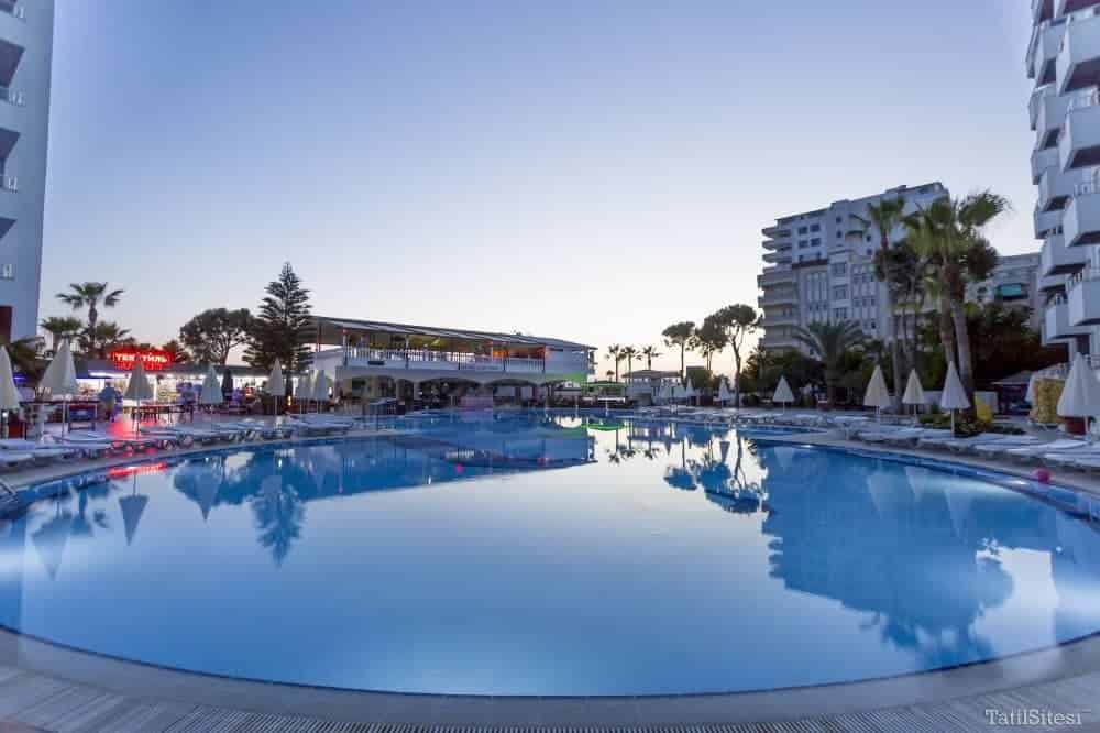 Senza Grand Santana Hotel